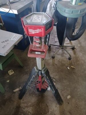 Milwaukee M18SAL Telescopic Stand Light