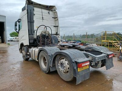 2016 Volvo FH500 Globetrotter 6x2 Rear Lift Tractor Unit - 3