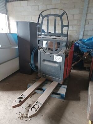 Linde Electric Pallet Truck