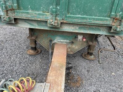 2004 Wilson Tandem Axle Drawbar Livestock Trailer - 8