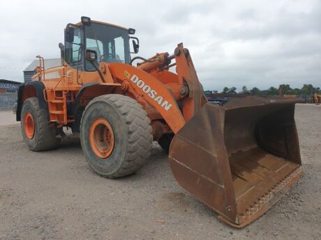 2011 Doosan DL400 Loading Shovel