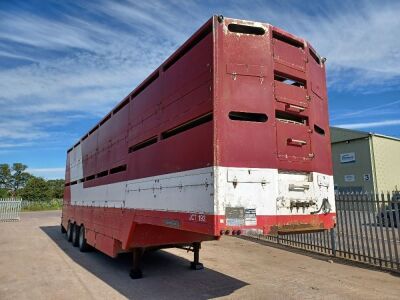 1992 Carmicheal Triaxle Livestock Trailer