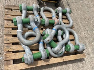 Pallet of 8 Shackles