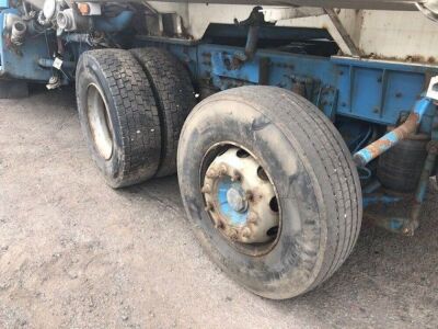 2005 Volvo FM 6x2 Rear Lift Fuel Tanker - 10