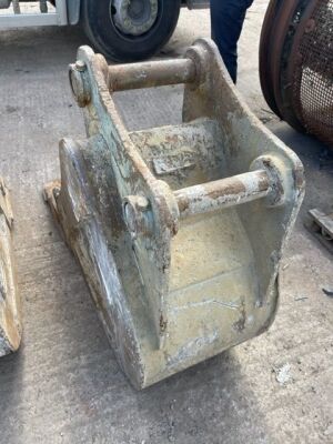 2ft Digging Bucket, 65mm Pins  - 3