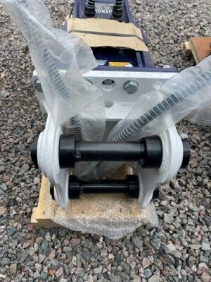 New & Unused Hirox HD-X20 Hydraulic Breaker Attachment 45mm Pins - 3