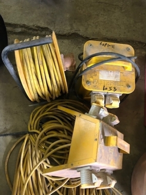 Qty of 110v Transformers + Cables