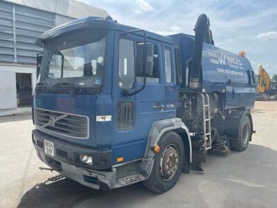 2004 Volvo FL180 4x2 Sweeper - 2