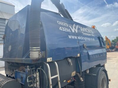 2004 Volvo FL180 4x2 Sweeper - 9