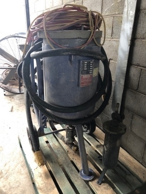 Clemco 100 Litre Blasting Pot - 2