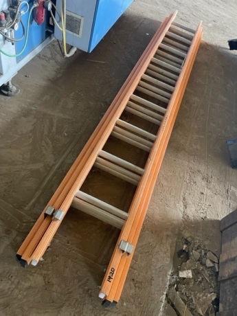 Fibre Glass Triple Extending Ladders