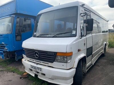 2006 Mercedes 0814 24 Seat Mini Bus - 2