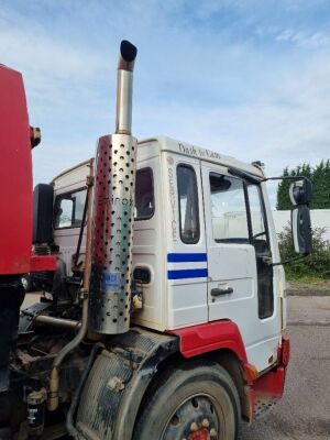 2004 Volvo FL6 Johnston Sweeper - 17