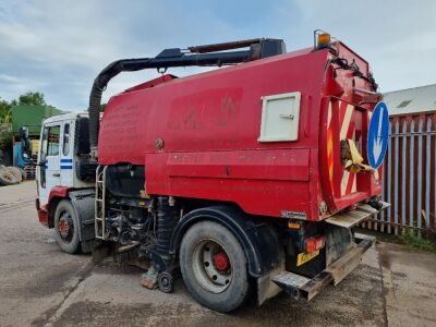 2004 Volvo FL6 Johnston Sweeper - 20