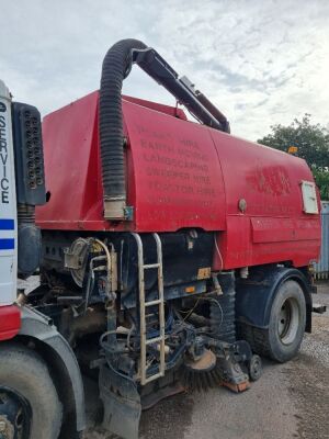 2004 Volvo FL6 Johnston Sweeper - 24