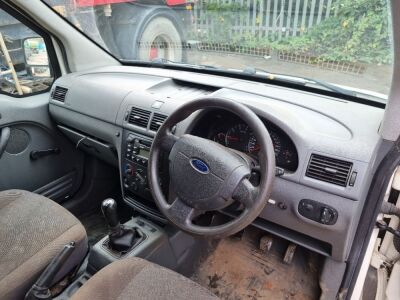 2005 Ford Transit Connect Van - 9