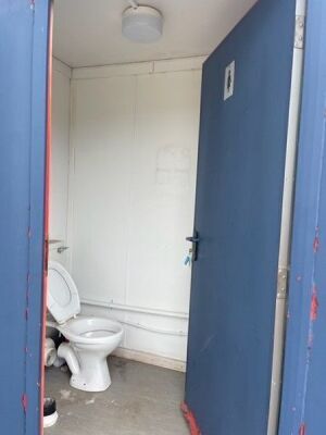 18 x 9  Jackleg Toilet Block - 3