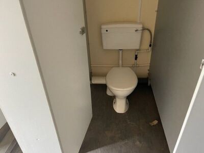 18 x 9  Jackleg Toilet Block - 9