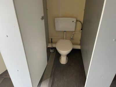 18 x 9  Jackleg Toilet Block - 10