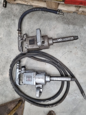 2x of Pneumatic Impact Wrenches 