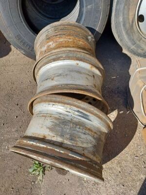 3 x 385 / 65 / R22.5 Tyres, 4 x Super Single Rims - 2