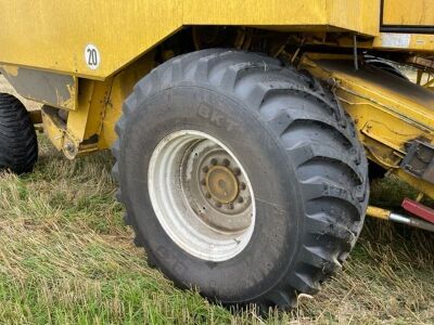 2002 New Holland TX68 Combine Harvester - 7