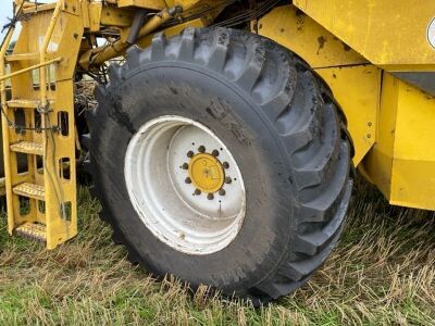 2002 New Holland TX68 Combine Harvester - 14