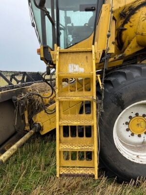 2002 New Holland TX68 Combine Harvester - 16