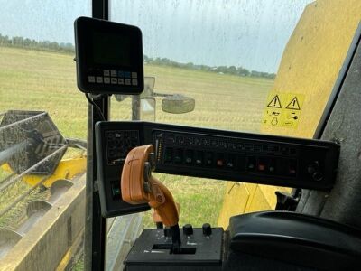 2002 New Holland TX68 Combine Harvester - 30