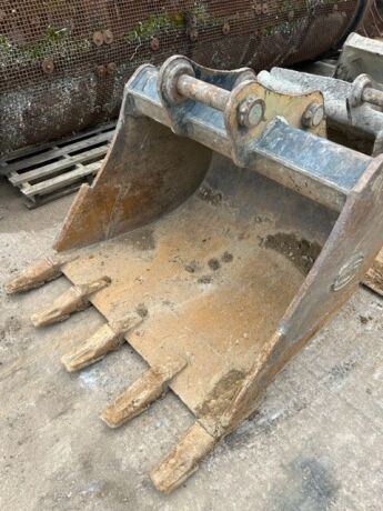 Strickland 4ft Digging Bucket - 65mm pins 