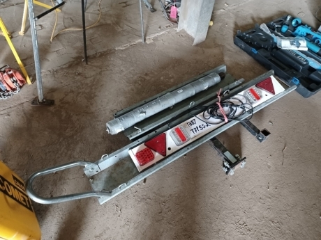 Lighting Bar + Brackets