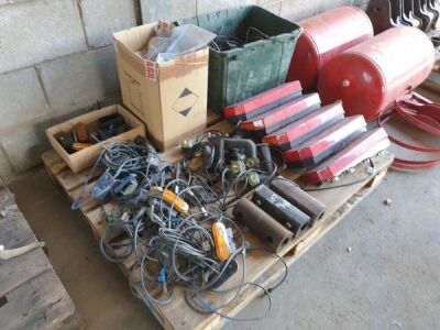 Pallet of Trailer Spares & Light Units - 2