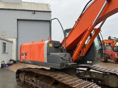 2009 Hitachi ZX210LC-3 Excavator  - 4