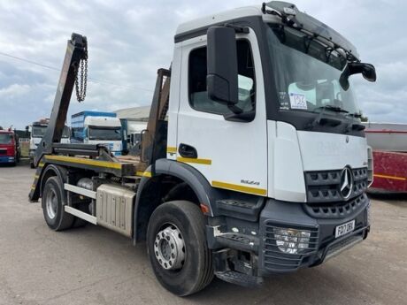 2017 Mercedes Arocs 1824 4x2 Skip Loader