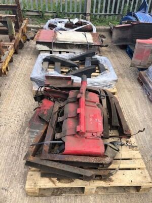 Qty of Misc Truck Parts Inc Run Up Ramps and Hydraulic Tank   - 3