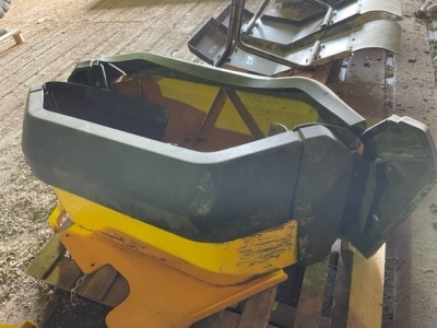 2 x Mudguards for JCB 437 - 2