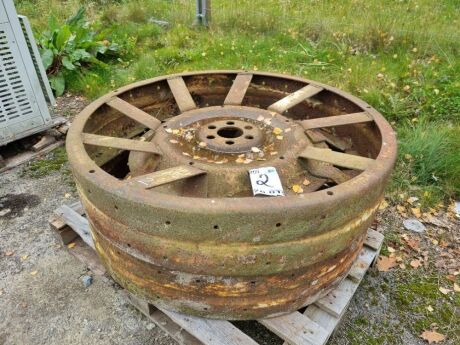 Pair of Spade Lug Wheel Rims