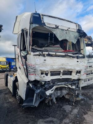 2017 Volvo FH Globetrotter 6x2 Midlift Tractor Unit - 3