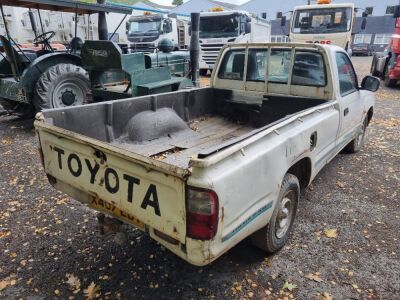 2000 Toyota Hilux 2.4D Pickup - 9