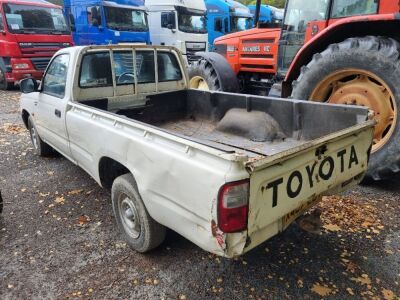 2000 Toyota Hilux 2.4D Pickup - 11