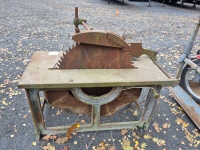 E Davies Tractor Belt Driven Saw Bench - 3