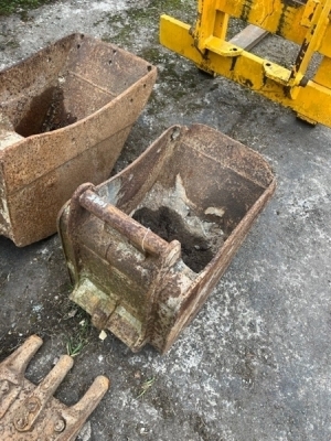 18" Digging Bucket - 2