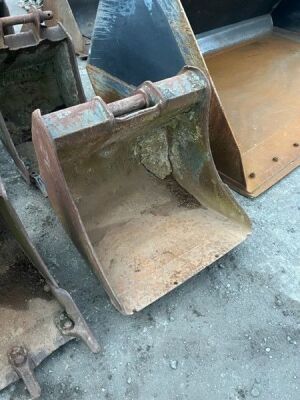 2½ FT Digging Bucket 65mm Pins 