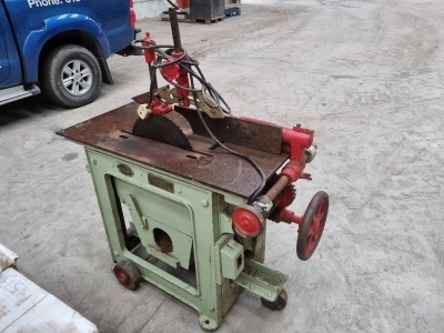 A Yates Portable Saw Bench - 3