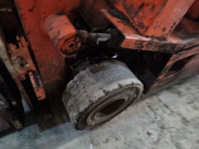 Nissan AEH02A25U Diesel Forklift - 10