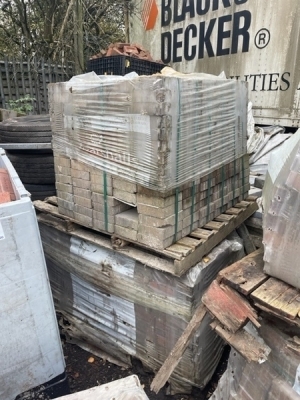 Large Qty of Reclaimed Bricks + Paving Blocks, Approx 14 Pallets - 5