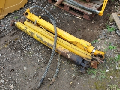 Pair of Hydraulic Rams - 2