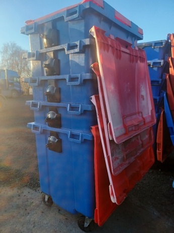 5 x Industrial Plastic Wheelie Bins