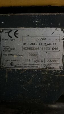 2005 Hitachi ZX240 3 Piece Boom Excavator - 9