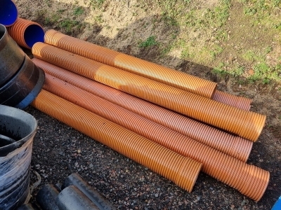 Qty Poly Pipe and Couplers - 4